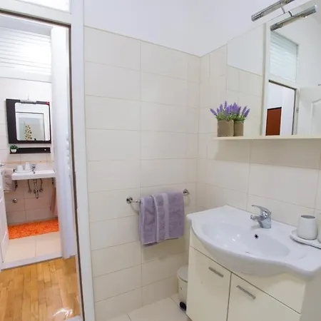 Comfortable In * 모스타르